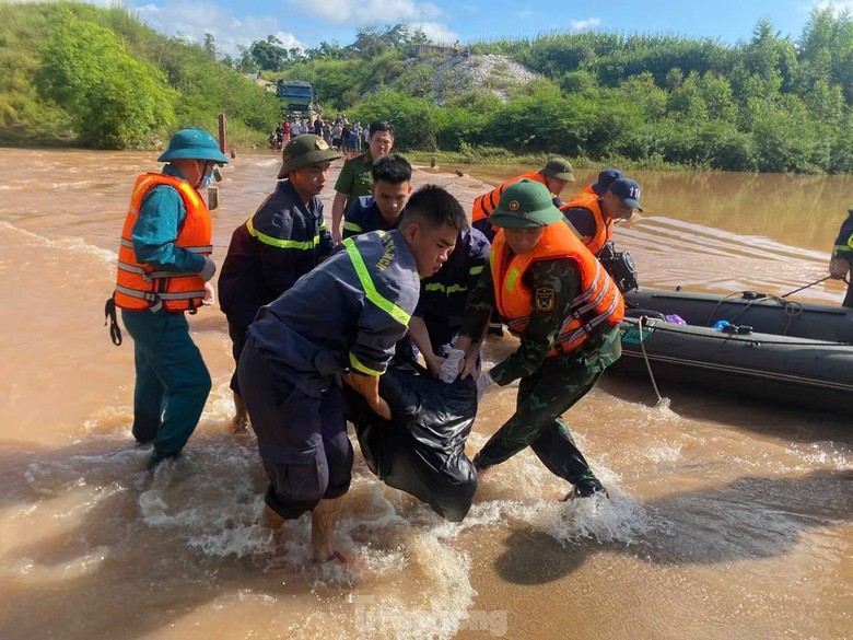 Lạng Sơn: T&igrave;m thấy thi thể hai người bị nước lũ cuốn- Ảnh 1.