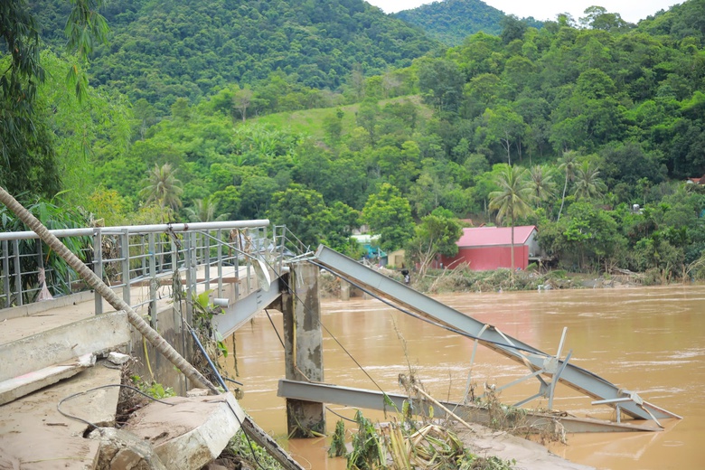 Nghệ An: "Rốn lũ" Tương Dương ngổn ngang sau cơn lũ lịch sử- Ảnh 15.