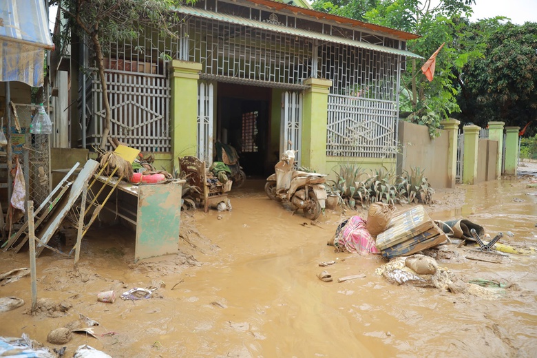 Nghệ An: "Rốn lũ" Tương Dương ngổn ngang sau cơn lũ lịch sử- Ảnh 3.