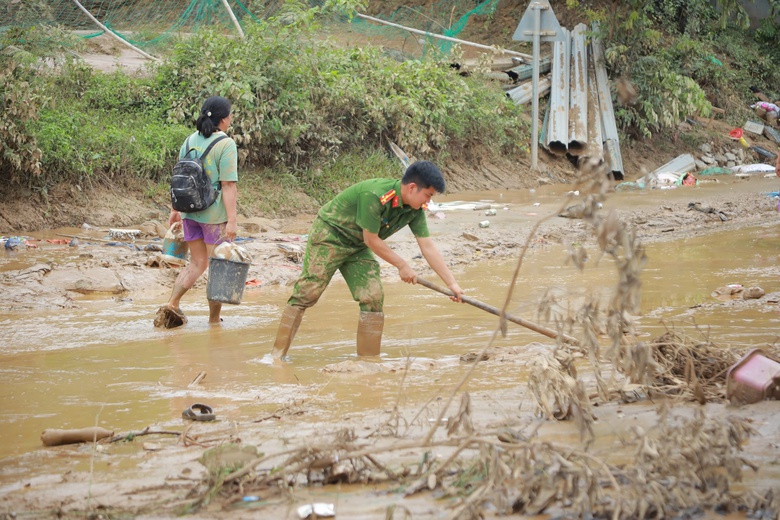 Nghệ An: "Rốn lũ" Tương Dương ngổn ngang sau cơn lũ lịch sử- Ảnh 12.