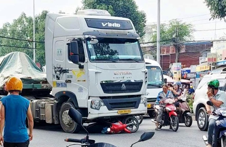 Hiện trường vụ va chạm tr&ecirc;n đường Đồng Khởi.