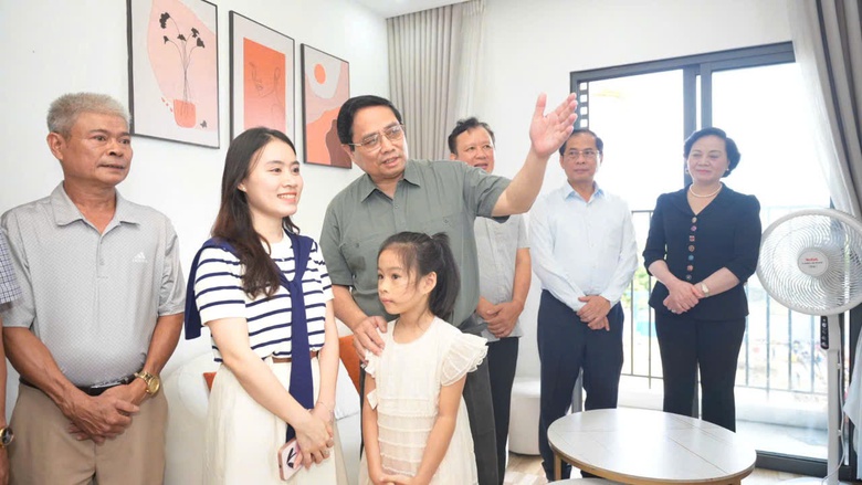 Thủ tướng Phạm Minh Ch&iacute;nh: Khai th&aacute;c hiệu quả hai bờ s&ocirc;ng Hương, ph&aacute;t triển nh&agrave; ở x&atilde; hội- Ảnh 3.