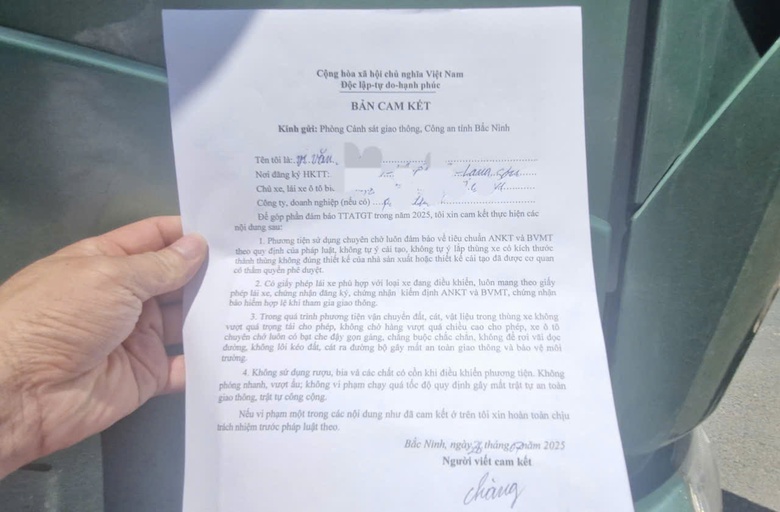 CSGT dừng xe kiểm tra ma t&uacute;y, nồng độ cồn với t&agrave;i xế xe kh&aacute;ch ở nhiều địa phương- Ảnh 15.