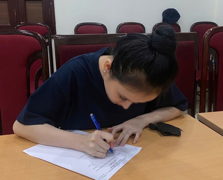 Triệt phá ổ nhóm mại dâm trong cơ sở massage, nữ tiếp viên khai thu nhập 200 triệu/tháng- Ảnh 2. Triệt phá ổ nhóm mại dâm trong cơ sở massage, nữ tiếp viên khai thu nhập 200 triệu/tháng- Ảnh 2.