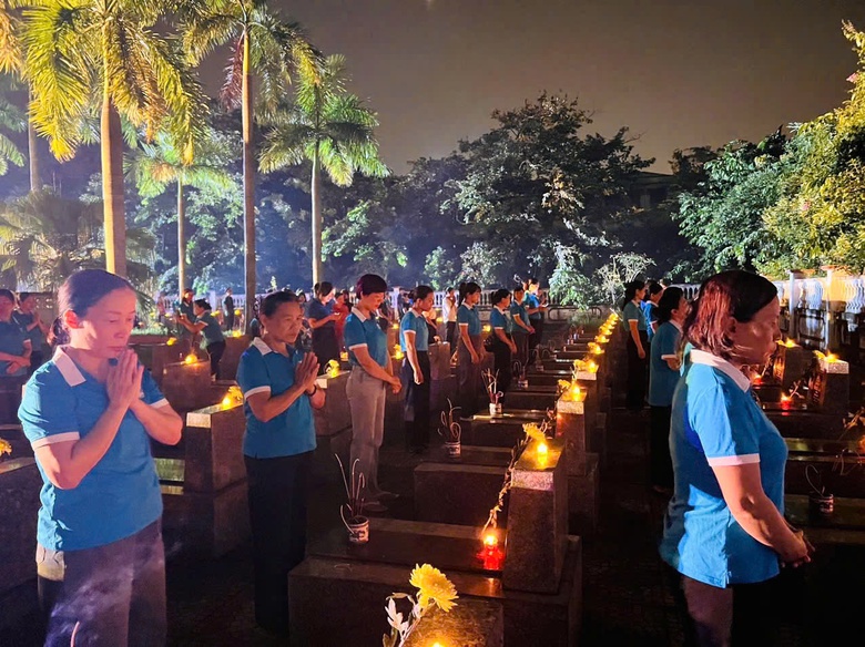 Khắp Thủ đ&ocirc; lung linh "mỗi ngọn nến - một tấm l&ograve;ng" tri &acirc;n c&aacute;c anh h&ugrave;ng liệt sĩ- Ảnh 4.