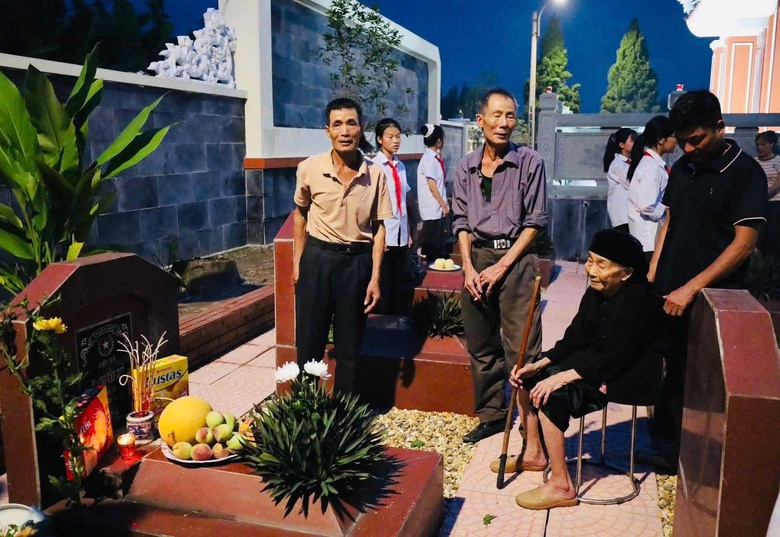 Khắp Thủ đ&ocirc; lung linh "mỗi ngọn nến - một tấm l&ograve;ng" tri &acirc;n c&aacute;c anh h&ugrave;ng liệt sĩ- Ảnh 12.