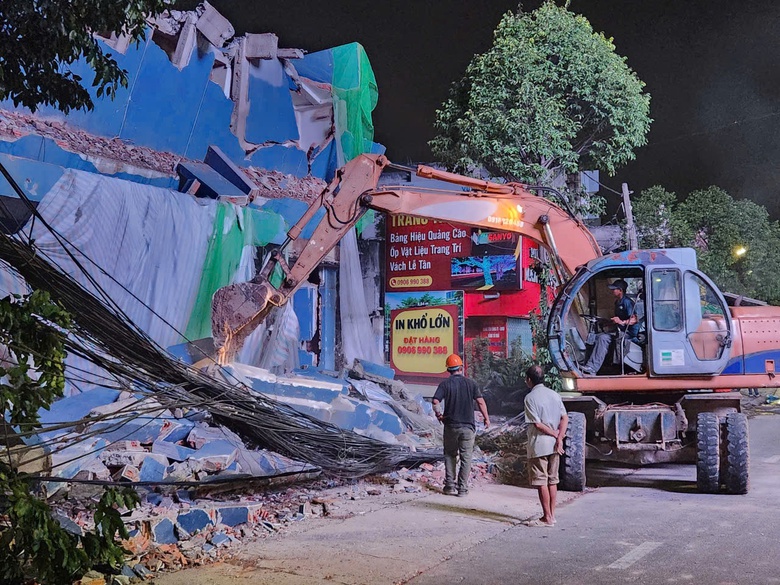 Đồng Nai: Khẩn trương khắc phục sự cố tháo dỡ rạp Thanh Bình- Ảnh 3. Đồng Nai: Khẩn trương khắc phục sự cố tháo dỡ rạp Thanh Bình- Ảnh 3.