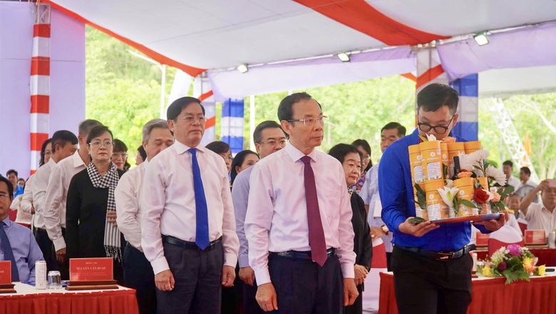 C&ocirc;n Đảo: Tri &acirc;n hơn 20.000 người con ưu t&uacute; của d&acirc;n tộc dịp 27/7
- Ảnh 6.