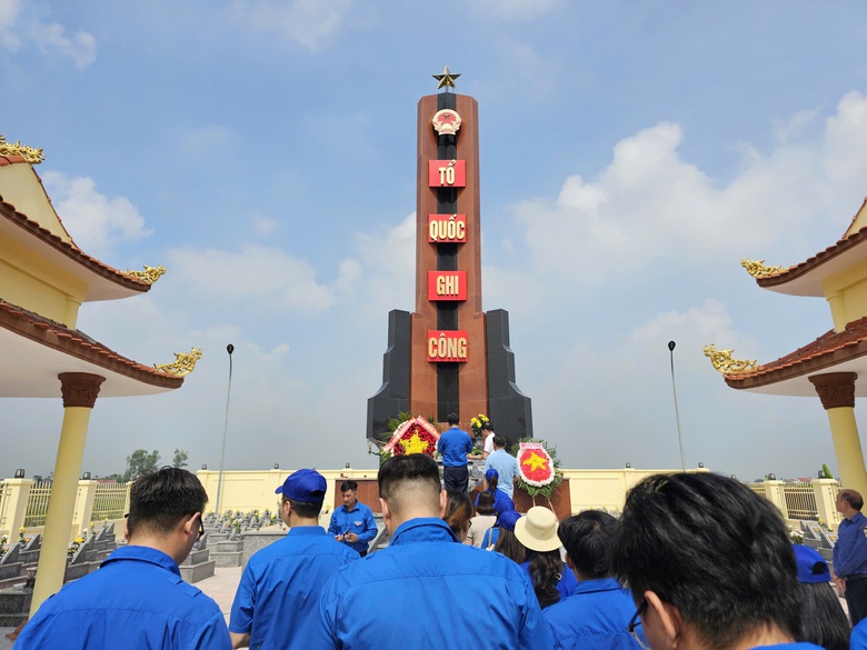 Đo&agrave;n Thanh ni&ecirc;n B&aacute;o X&acirc;y dựng tri &acirc;n cựu chiến binh t&agrave;u kh&ocirc;ng số, thăm gia đ&igrave;nh ch&iacute;nh s&aacute;ch- Ảnh 19.