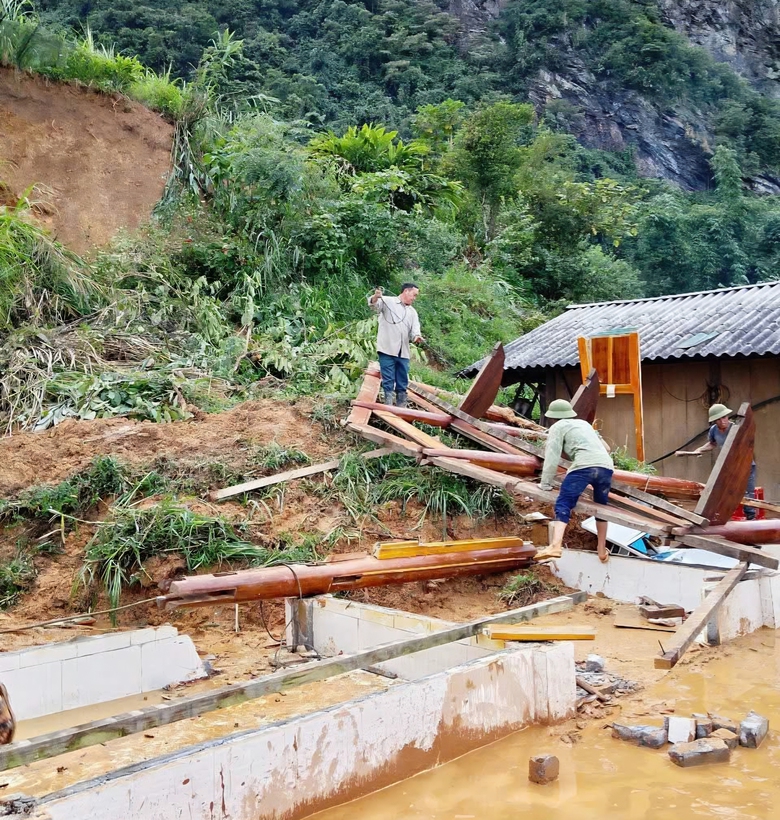 Nghệ An: 5 bản ở x&atilde; Na Loi bị c&ocirc; lập do mưa lũ- Ảnh 2.