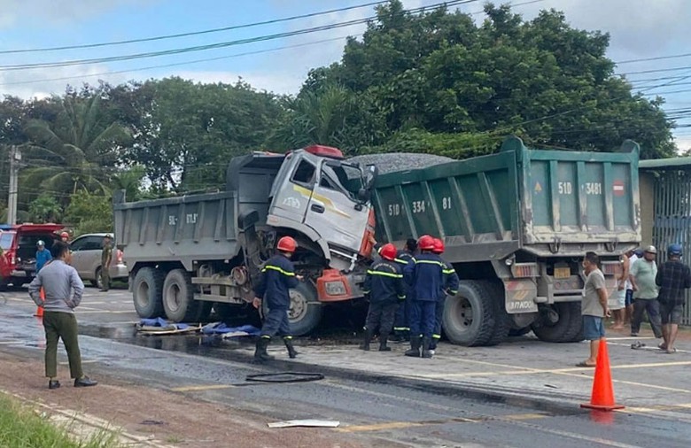 Hiện trường vụ tai nạn - Ảnh: Thi&ecirc;n L&yacute;.