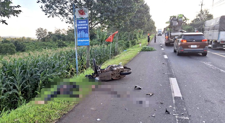 L&acirc;m Đồng: Va chạm với xe tải, người đ&agrave;n &ocirc;ng đi xe m&aacute;y tử vong tại chỗ- Ảnh 1.