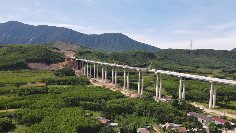 Cao tốc Vũng Áng - Bùng tăng tốc về đích trước 19/8- Ảnh 1. Cao tốc Vũng Áng - Bùng tăng tốc về đích trước 19/8- Ảnh 1.
