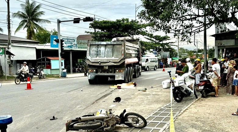 Xe đầu k&eacute;o g&acirc;y tai nạn khiến hai cha con thương vong, t&agrave;i xế dương t&iacute;nh với ma t&uacute;y- Ảnh 1.