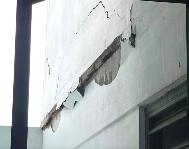 Sở X&acirc;y dựng TP.HCM y&ecirc;u cầu khắc phục sự cố nứt tường chung cư PVC-IC Diamond- Ảnh 1.