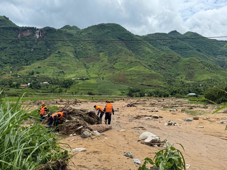 T&igrave;m thấy 3 nạn nh&acirc;n mất t&iacute;ch do lũ qu&eacute;t ở Sơn La- Ảnh 2.
