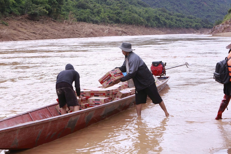 Quốc lộ 16 qua Nghệ An sạt lở nghi&ecirc;m trọng, giao th&ocirc;ng chia cắt- Ảnh 14.