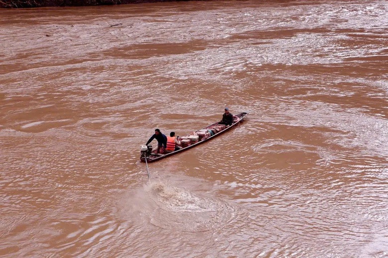 Quốc lộ 16 qua Nghệ An sạt lở nghi&ecirc;m trọng, giao th&ocirc;ng chia cắt- Ảnh 15.