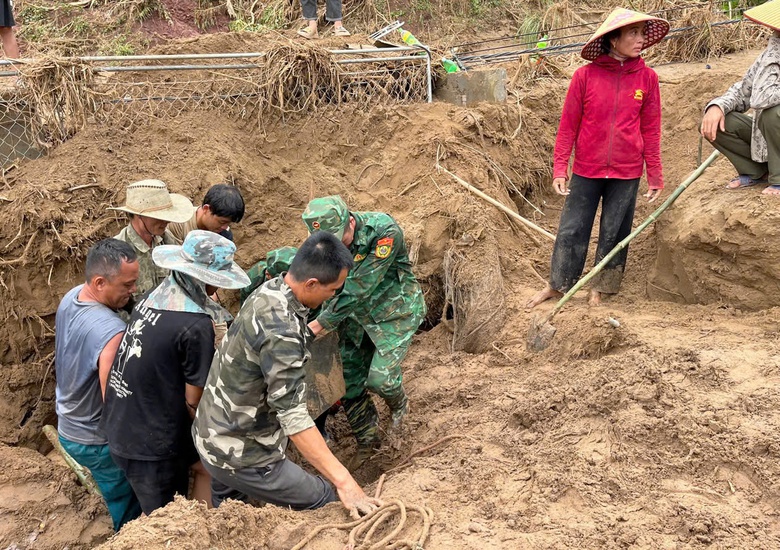 Ấm t&igrave;nh qu&acirc;n d&acirc;n Nghệ An những ng&agrave;y "s&aacute;ng chắn b&atilde;o gi&ocirc;ng, chiều ngăn nắng lửa"- Ảnh 10.