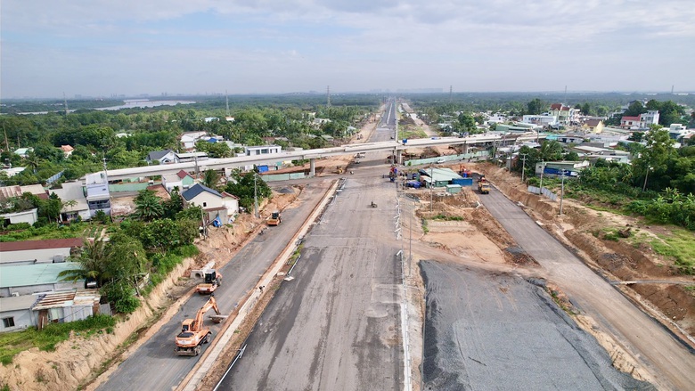 Khai thác tạm đoạn Vành đai 3 TP.HCM từ 19/8: Phải đảm bảo an toàn giao thông- Ảnh 9. Khai thác tạm đoạn Vành đai 3 TP.HCM từ 19/8: Phải đảm bảo an toàn giao thông- Ảnh 9.