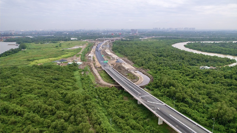 Khai thác tạm đoạn Vành đai 3 TP.HCM từ 19/8: Phải đảm bảo an toàn giao thông- Ảnh 8. Khai thác tạm đoạn Vành đai 3 TP.HCM từ 19/8: Phải đảm bảo an toàn giao thông- Ảnh 8.