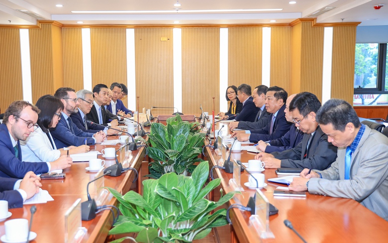 Tăng cường hợp tác đường sắt, hàng không Việt Nam - Vương quốc Anh- Ảnh 1. Tăng cường hợp tác đường sắt, hàng không Việt Nam - Vương quốc Anh- Ảnh 1.