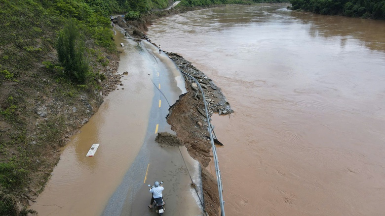 Nghệ An: Cần cơ chế đặc thù để sớm khôi phục hạ tầng giao thông bị hư hại sau bão- Ảnh 2. Nghệ An: Cần cơ chế đặc thù để sớm khôi phục hạ tầng giao thông bị hư hại sau bão- Ảnh 2.