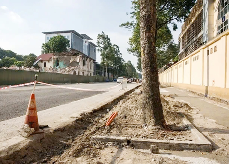 H&agrave; Nội ph&aacute; dỡ nh&agrave; 61 Trần Ph&uacute;, chạy đua tiến độ mở rộng trục H&ugrave;ng Vương phục vụ đại lễ 2/9- Ảnh 9.