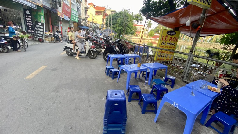 Bao giờ dẹp được chợ cóc, chợ tạm trên địa bàn Hà Nội?- Ảnh 7. Bao giờ dẹp được chợ cóc, chợ tạm trên địa bàn Hà Nội?- Ảnh 7.