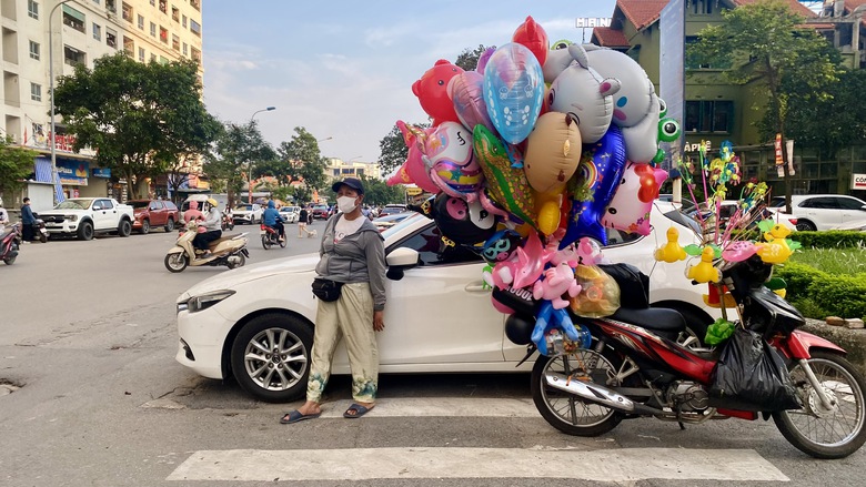 Bao giờ dẹp được chợ cóc, chợ tạm trên địa bàn Hà Nội?- Ảnh 10. Bao giờ dẹp được chợ cóc, chợ tạm trên địa bàn Hà Nội?- Ảnh 10.