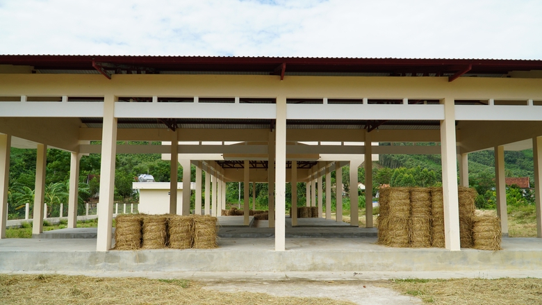 Gia Lai: Chợ tiền tỷ bỏ hoang, người dân tận dụng... phơi rơm rạ- Ảnh 2. Gia Lai: Chợ tiền tỷ bỏ hoang, người dân tận dụng... phơi rơm rạ- Ảnh 2.