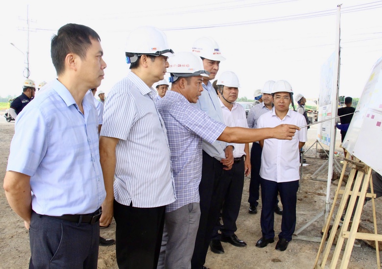 Khai thác tạm đoạn Vành đai 3 TP.HCM từ 19/8: Phải đảm bảo an toàn giao thông- Ảnh 4. Khai thác tạm đoạn Vành đai 3 TP.HCM từ 19/8: Phải đảm bảo an toàn giao thông- Ảnh 4.