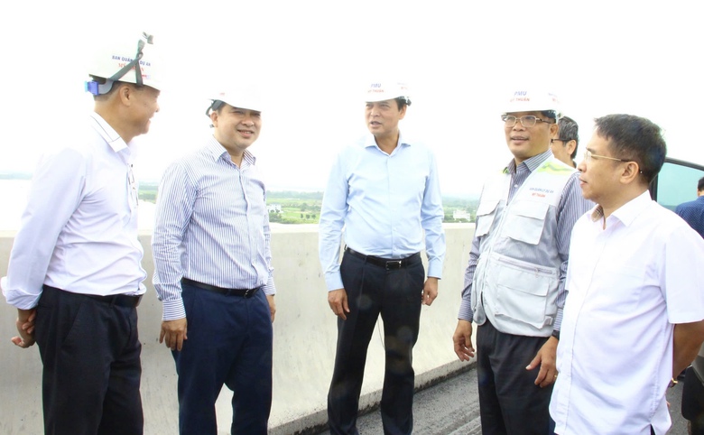 Khai thác tạm đoạn Vành đai 3 TP.HCM từ 19/8: Phải đảm bảo an toàn giao thông- Ảnh 2. Khai thác tạm đoạn Vành đai 3 TP.HCM từ 19/8: Phải đảm bảo an toàn giao thông- Ảnh 2.