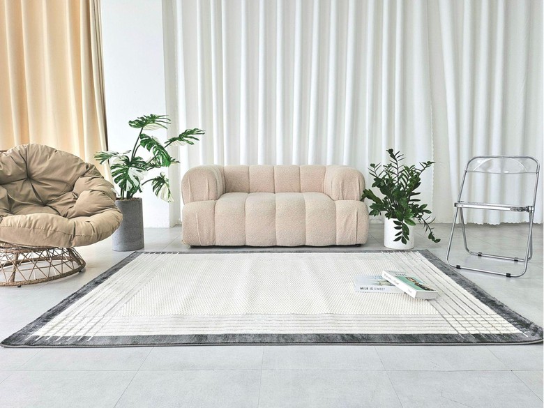 Tạo kh&ocirc;ng gian ấm c&uacute;ng với thảm trải s&agrave;n v&agrave; đ&egrave;n decor tại 127 HOME- Ảnh 3.