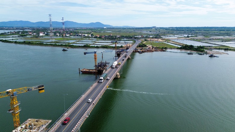 Quảng Trị th&uacute;c tiến độ hai dự &aacute;n giao th&ocirc;ng trọng điểm tr&ecirc;n QL1 v&agrave; cải tạo đường sắt- Ảnh 1.