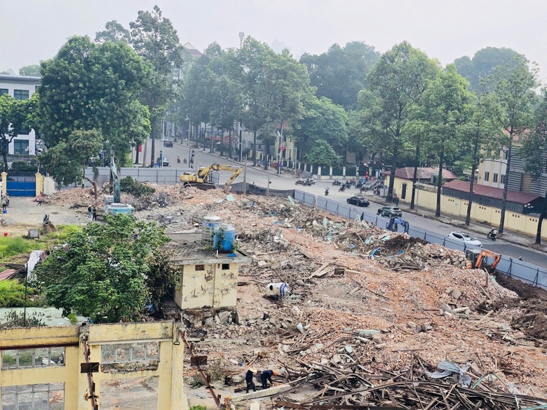 H&agrave; Nội ph&aacute; dỡ nh&agrave; 61 Trần Ph&uacute;, chạy đua tiến độ mở rộng trục H&ugrave;ng Vương phục vụ đại lễ 2/9- Ảnh 1.