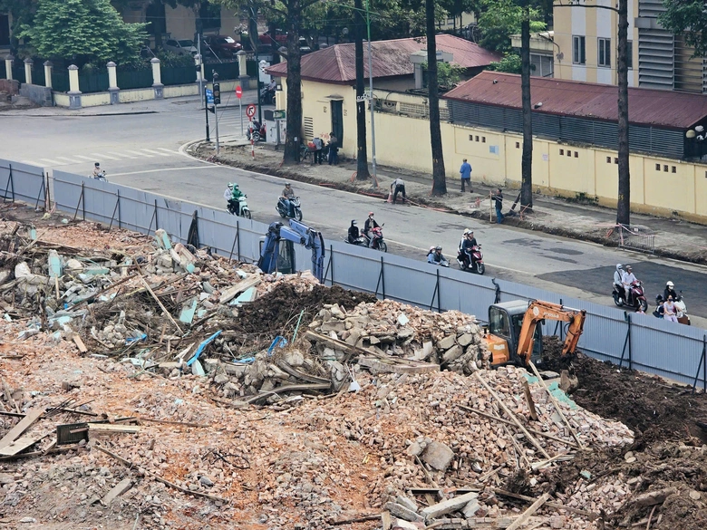 H&agrave; Nội ph&aacute; dỡ nh&agrave; 61 Trần Ph&uacute;, chạy đua tiến độ mở rộng trục H&ugrave;ng Vương phục vụ đại lễ 2/9- Ảnh 5.