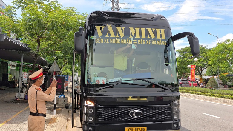 Đ&agrave; Nẵng tăng cường xử l&yacute; xe kh&aacute;ch, xe hợp đồng vi phạm- Ảnh 1.