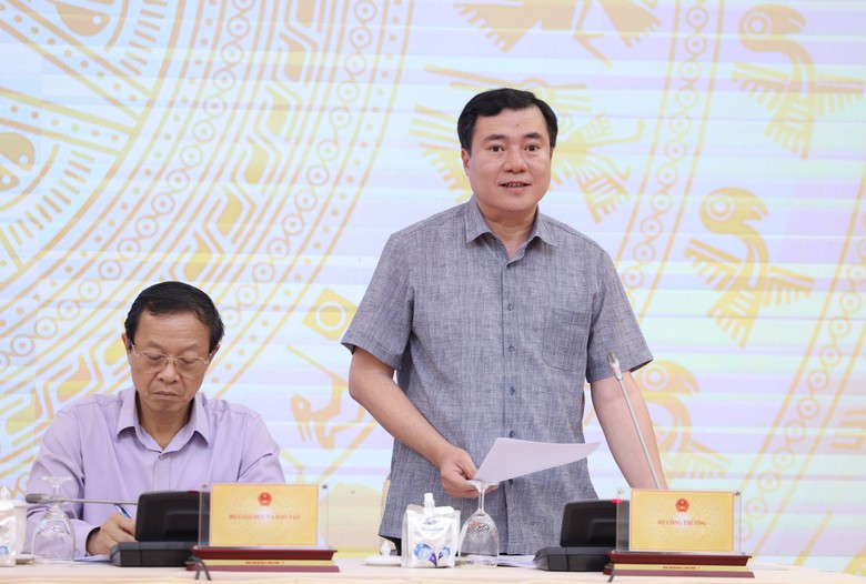 Bộ C&ocirc;ng an: Chưa thể đ&aacute;nh gi&aacute; hết hệ lụy sức khỏe người ti&ecirc;u d&ugrave;ng vụ dầu giả Ofood- Ảnh 2.