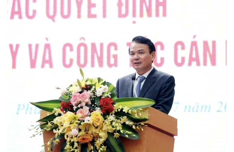 Ph&uacute; Thọ trao quyết định bổ nhiệm 15 gi&aacute;m đốc, ph&oacute; gi&aacute;m đốc sở- Ảnh 1.