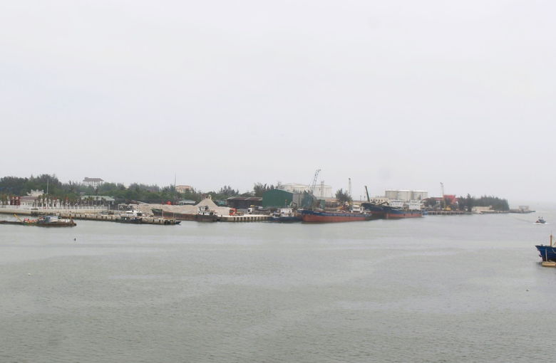 Ho&agrave;n th&agrave;nh sửa chữa đ&ecirc; k&egrave; chắn c&aacute;t tr&ecirc;n luồng h&agrave;ng hải Cửa Việt trong th&aacute;ng 8- Ảnh 1.