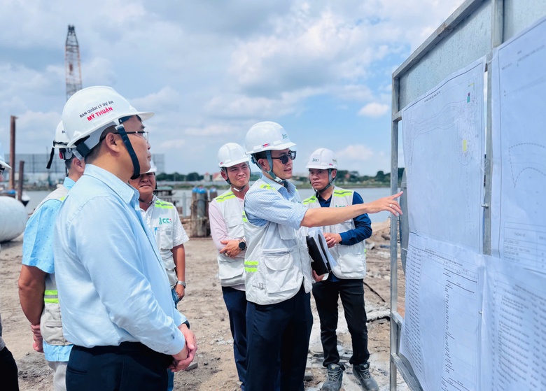 Cầu đi bộ ngh&igrave;n tỷ qua s&ocirc;ng S&agrave;i G&ograve;n: Đạt 20% tiến độ, gấp r&uacute;t th&aacute;o gỡ vướng mắc- Ảnh 1.