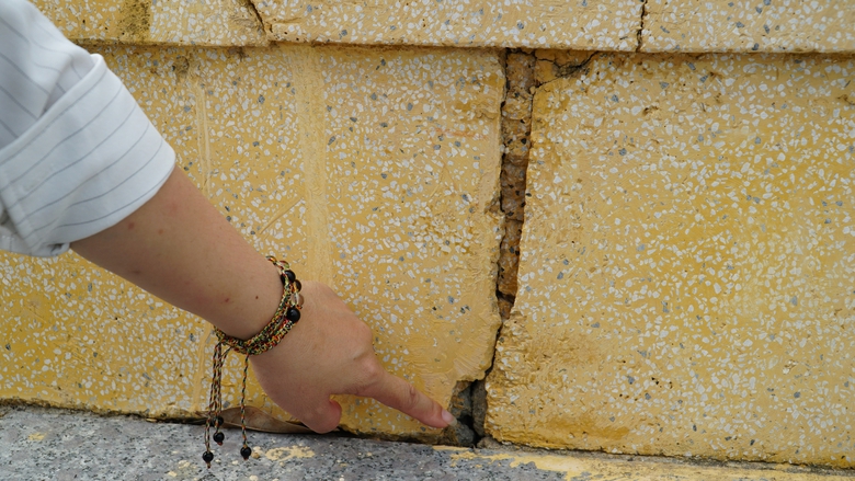 Gia Lai: C&ocirc;ng tr&igrave;nh ti&ecirc;u tho&aacute;t lũ vừa kh&aacute;nh th&agrave;nh đ&atilde; lộ nhiều vết nứt- Ảnh 7.