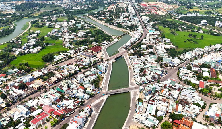 Gia Lai: C&ocirc;ng tr&igrave;nh ti&ecirc;u tho&aacute;t lũ vừa kh&aacute;nh th&agrave;nh đ&atilde; lộ nhiều vết nứt- Ảnh 11.