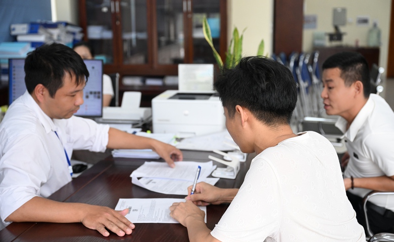 Giải b&agrave;i to&aacute;n d&ocirc;i dư cấp ph&oacute; sau s&aacute;p nhập thế n&agrave;o?- Ảnh 1.