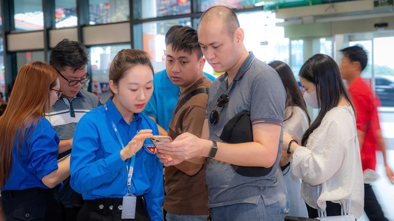 Hơn 16 triệu lượt khách qua sân bay Nội Bài nửa đầu năm 2025- Ảnh 2. Hơn 16 triệu lượt khách qua sân bay Nội Bài nửa đầu năm 2025- Ảnh 2.