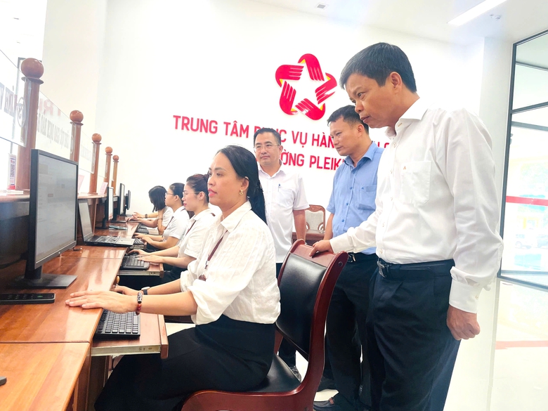 Bí thư Tỉnh ủy Gia Lai: Chủ tịch xã điều hành công việc như "của một tỉnh thu nhỏ"- Ảnh 2. Bí thư Tỉnh ủy Gia Lai: Chủ tịch xã điều hành công việc như "của một tỉnh thu nhỏ"- Ảnh 2.