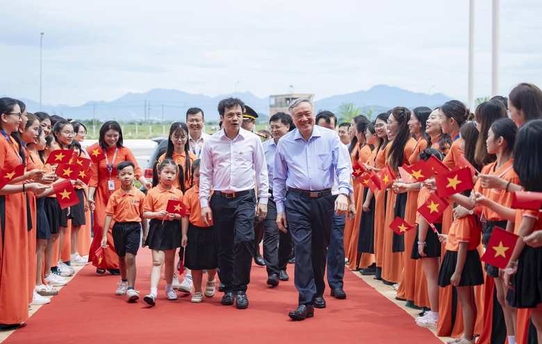 Ph&oacute; Thủ tướng Nguyễn H&ograve;a B&igrave;nh: Huế tiếp tục đổi mới, tận dụng tối đa c&aacute;c nguồn lực- Ảnh 3.