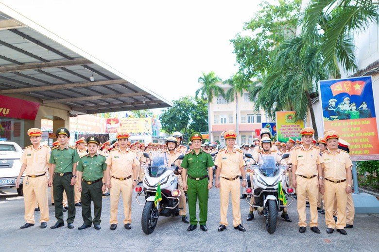 Đồng Nai ra qu&acirc;n cao điểm xử l&yacute; vi phạm giao th&ocirc;ng, mục ti&ecirc;u k&eacute;o giảm tai nạn- Ảnh 2.