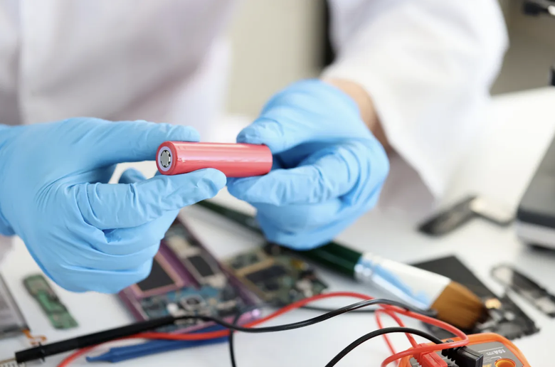 Nghi&ecirc;n cứu đột ph&aacute; về pin nước c&oacute; thể thay đổi tương lai c&ocirc;ng nghệ- Ảnh 1.